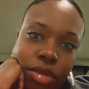 Meet your Posher, Dayra